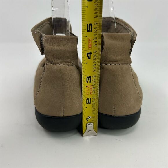 Clarks Women's Beige Leather Ankle Strap Flats Size 6.5W Casual Shoes Round Toe - Picture 7 of 11
